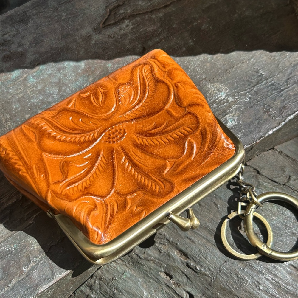 Patricia Nash SAVENA TOOLED Leather Framed Kiss-Lock Wristlet FLORENCE
B wallet - Picture 4 of 13